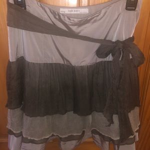 Beautiful flarey Zara skirt!